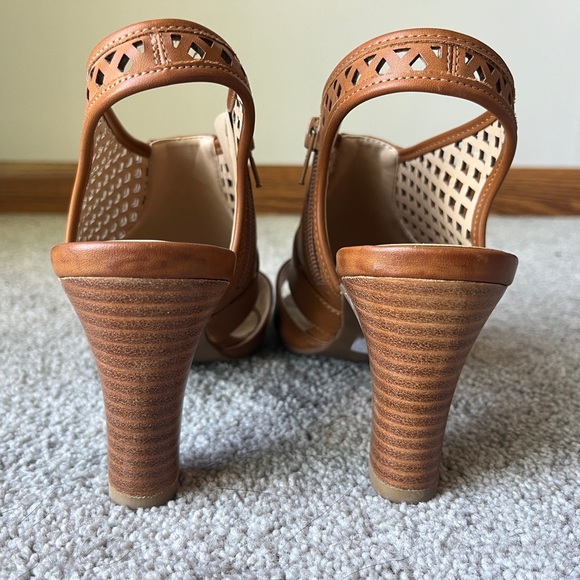 Women’s Block Heel Sandal with Cut-Outs | Size 8.5 | Camel/Tan Color | Worn Once - Picture 2 of 7